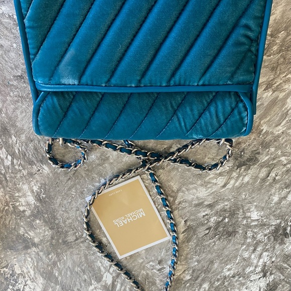 Michael Kors quilted velvet crossbody, color indigo - Picture 5 of 7